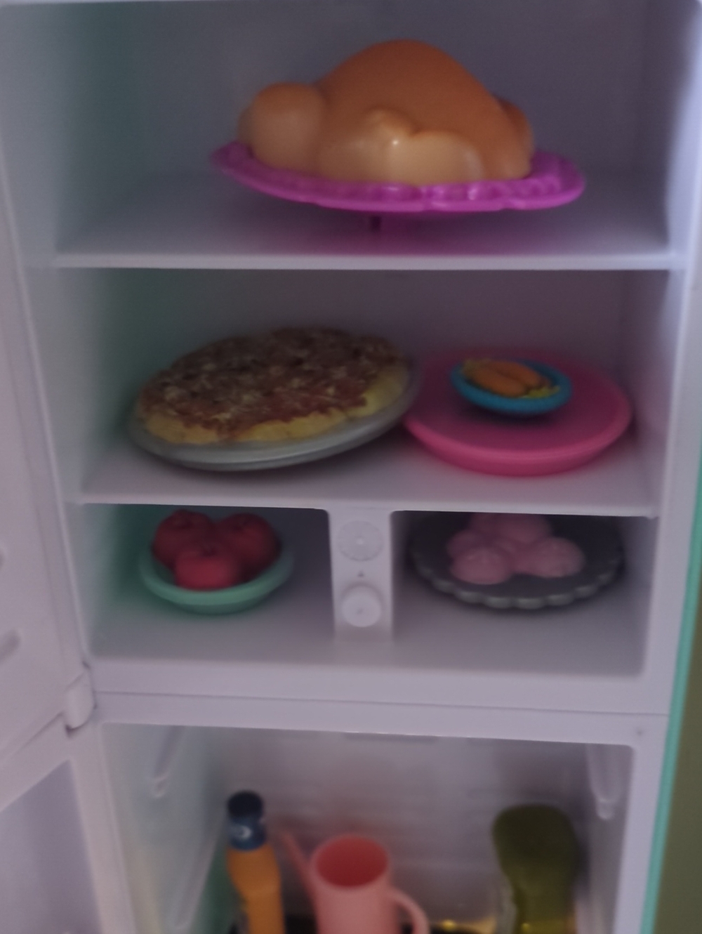 lot of 4 Articulated Barbies dolls and Mini Fridge Accessory - Picture 12 of 16
